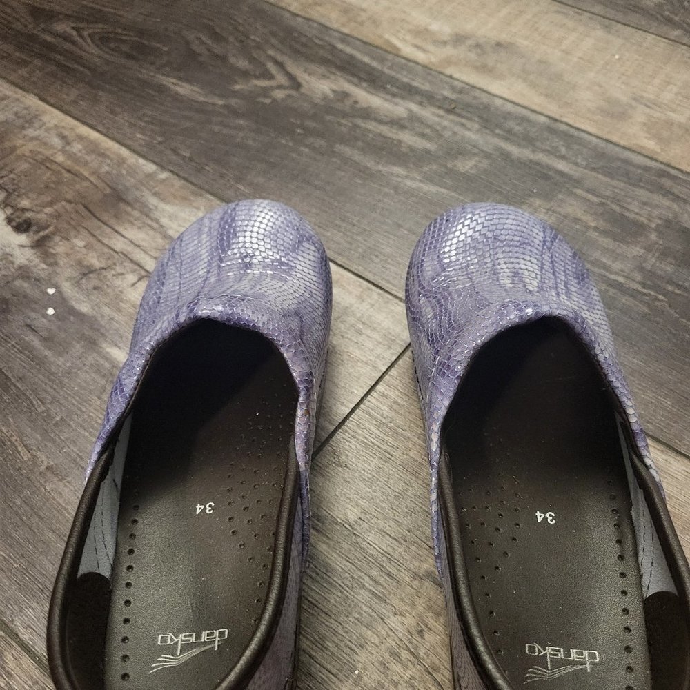 Dansko purple snake skin womens size 34 US size 4 clogs